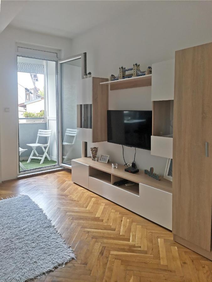 Center Apartment Iva Нови-Сад Экстерьер фото